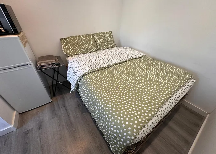 Enjoy The Comfort At Self-Contained Studio With Free Parking - Near Luton Airport