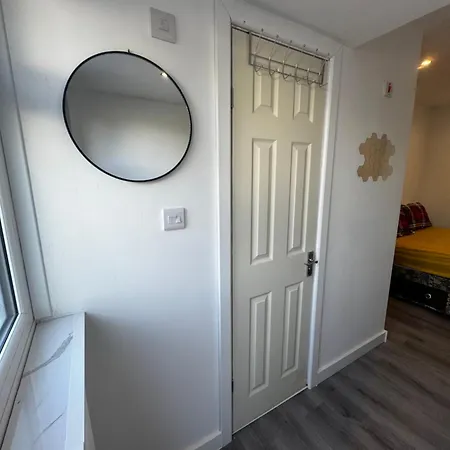 Enjoy The Comfort At Self-Contained Studio With Free Parking - Near Luton Airport Esterno foto