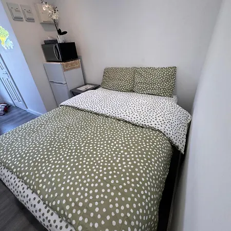 Enjoy The Comfort At Self-Contained Studio With Free Parking - Near Luton Airport Esterno foto
