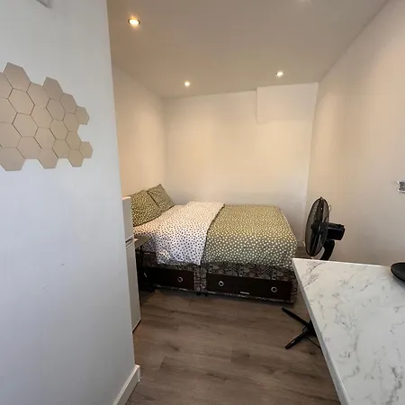 Enjoy The Comfort At Self-Contained Studio With Free Parking - Near Luton Airport Esterno foto