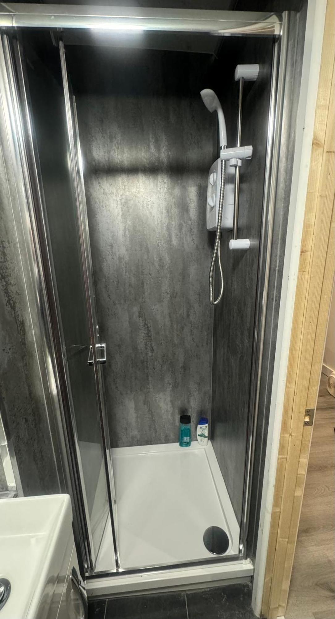 Enjoy The Comfort At Self-contained With Free Parking - Near Luton Airport * Luton (Bedfordshire)