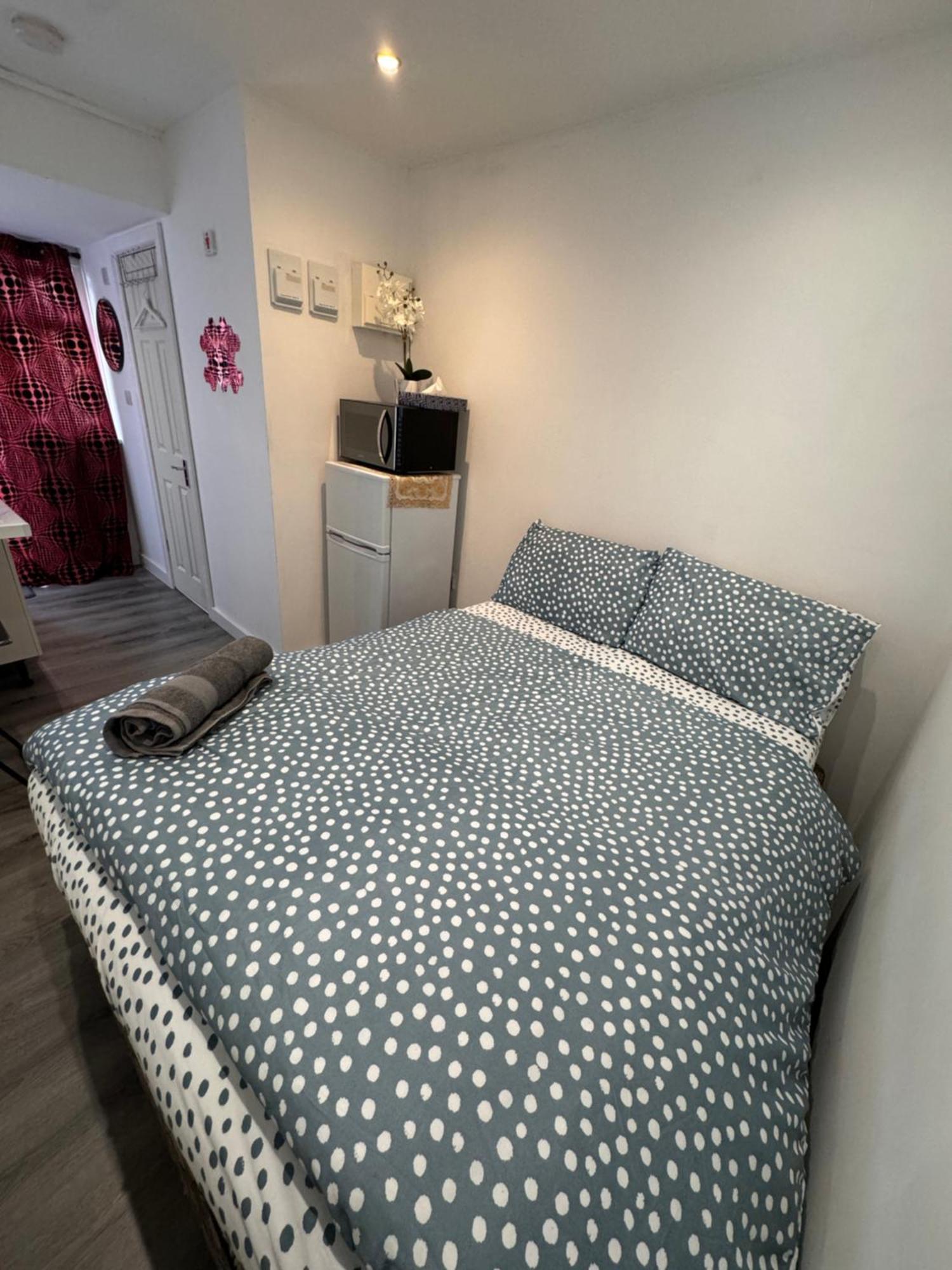 Enjoy The Comfort At Self-contained With Free Parking - Near Luton Airport
